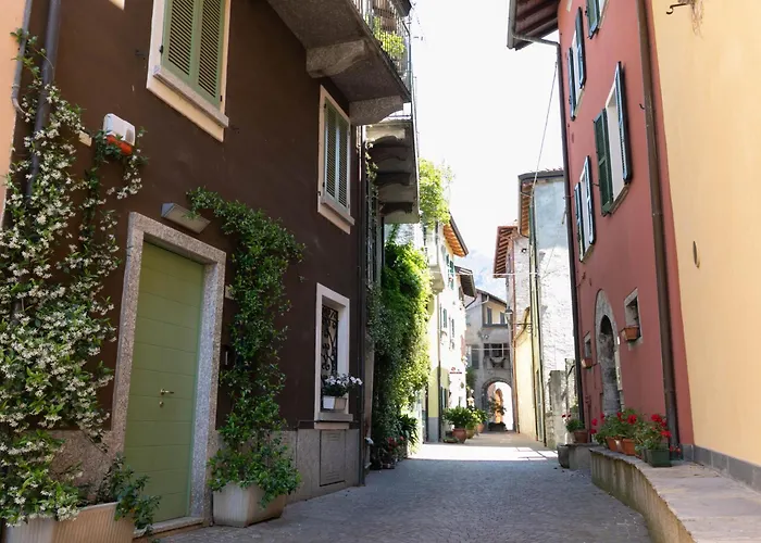 Mamma Ciccia - Fishermen's Alley * Манделло-дель-Ларио